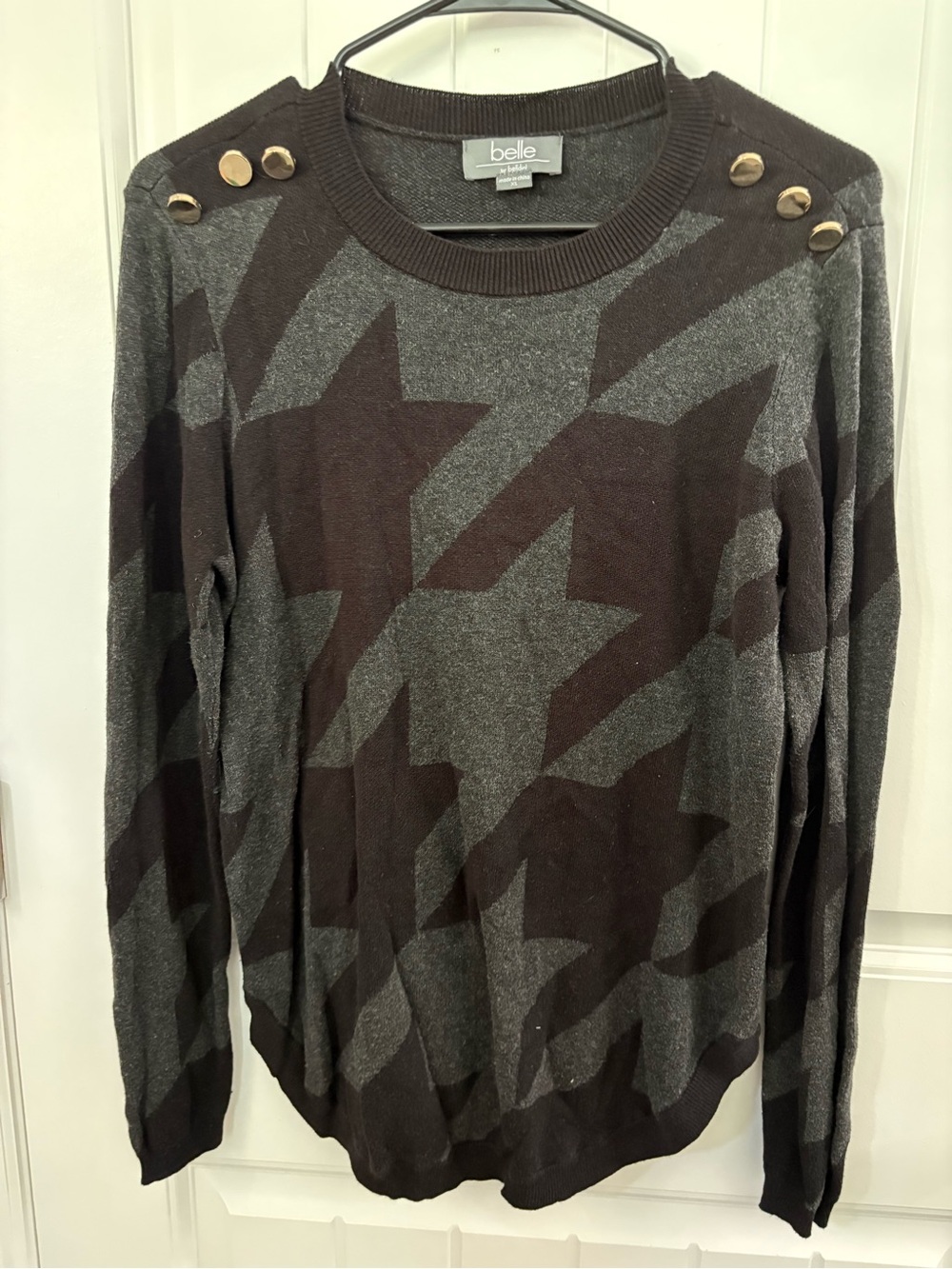 Belle by Belldini Black and Gray Graphic Crewneck Sweater with buttons. Size XL